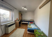 Na predaj útulný 3-izbový rodinný dom v obci Tôň - fotografia 6