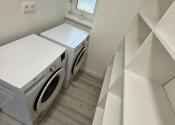 LUXUSNE ZREKONŠTRUOVANÝ A KOMPLETNE ZARIADENÝ 2-IZBOVÝ BYT NA PREDAJ – KOMÁRNO - fotografia 11