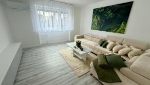 LUXUSNE ZREKONŠTRUOVANÝ A KOMPLETNE ZARIADENÝ 2-IZBOVÝ BYT NA PREDAJ – KOMÁRNO - fotografia 3