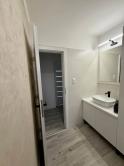 LUXUSNE ZREKONŠTRUOVANÝ A KOMPLETNE ZARIADENÝ 2-IZBOVÝ BYT NA PREDAJ – KOMÁRNO - fotografia 9