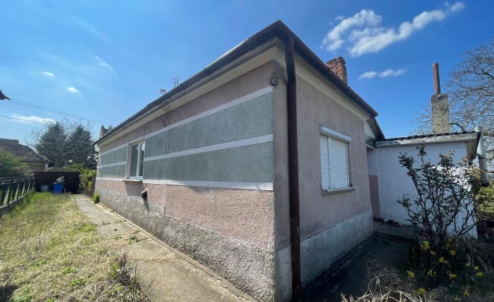 MH296-Zľava 4000,-EUR!Na predaj zachovalý rodinný dom s veľkým pozemkom - fotografia 1