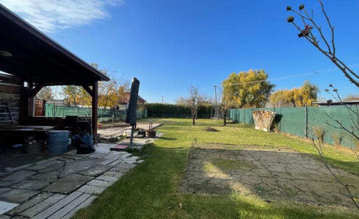   MH280- Na predaj krásna záhrada s chatkou v Komárne! - fotografia 4