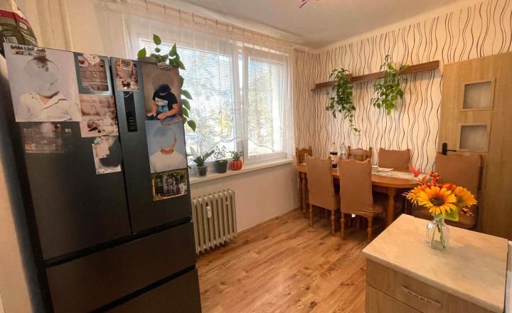 MH312 – LEN U NÁS!  NA PREDAJ 3-IZBOVÝ BYT V KOMÁRNE, LEN 5 MINÚT PEŠO OD CENTRA! - fotografia 5