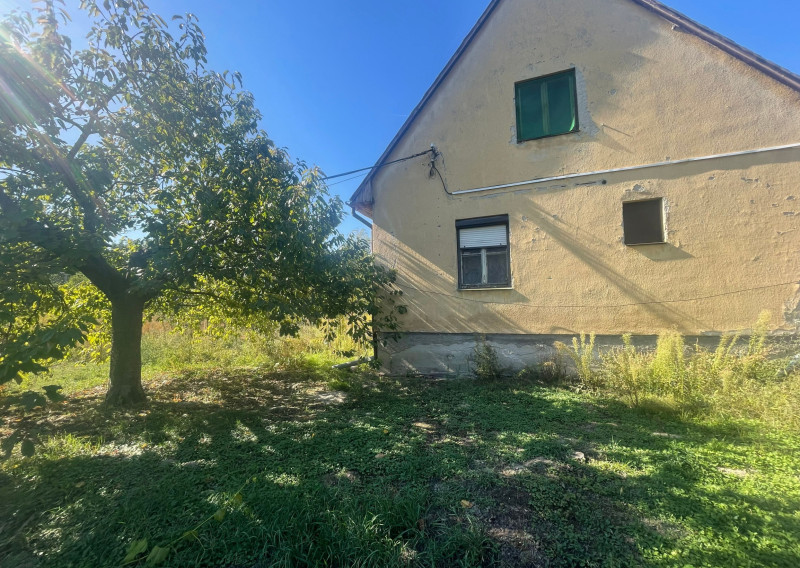MH309- 4-izbový tehlový dom vo Veľkom Léli | 110 m² | 43 000 € - fotografia 1